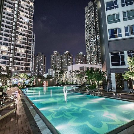 Hoasun Boutique Apartment - Vinhomes Central Park Хошимин Экстерьер фото